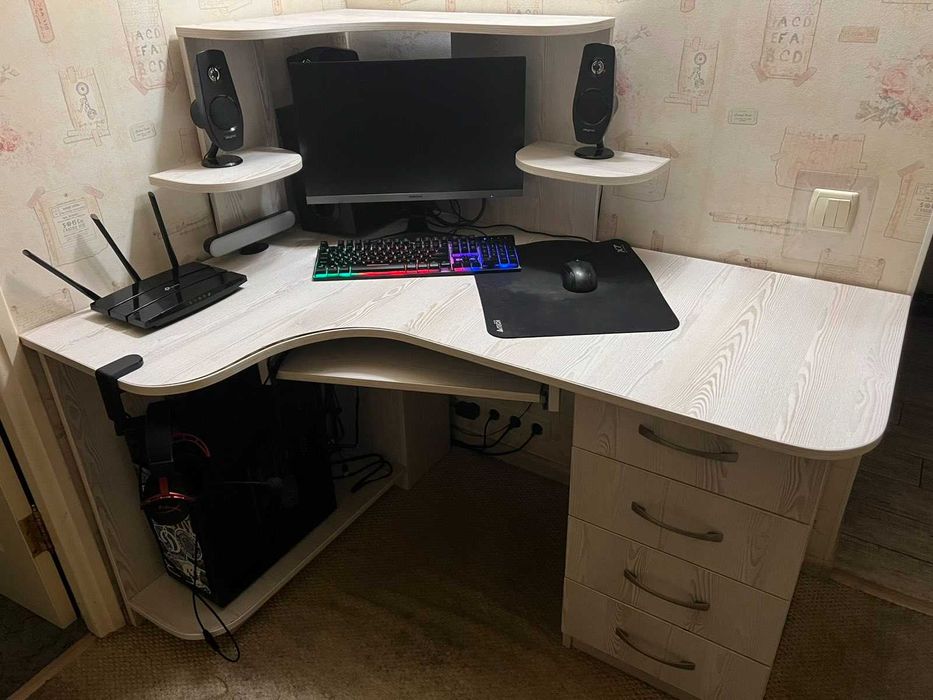 Компьютерный стол, стол угловой, стол многофункциональный