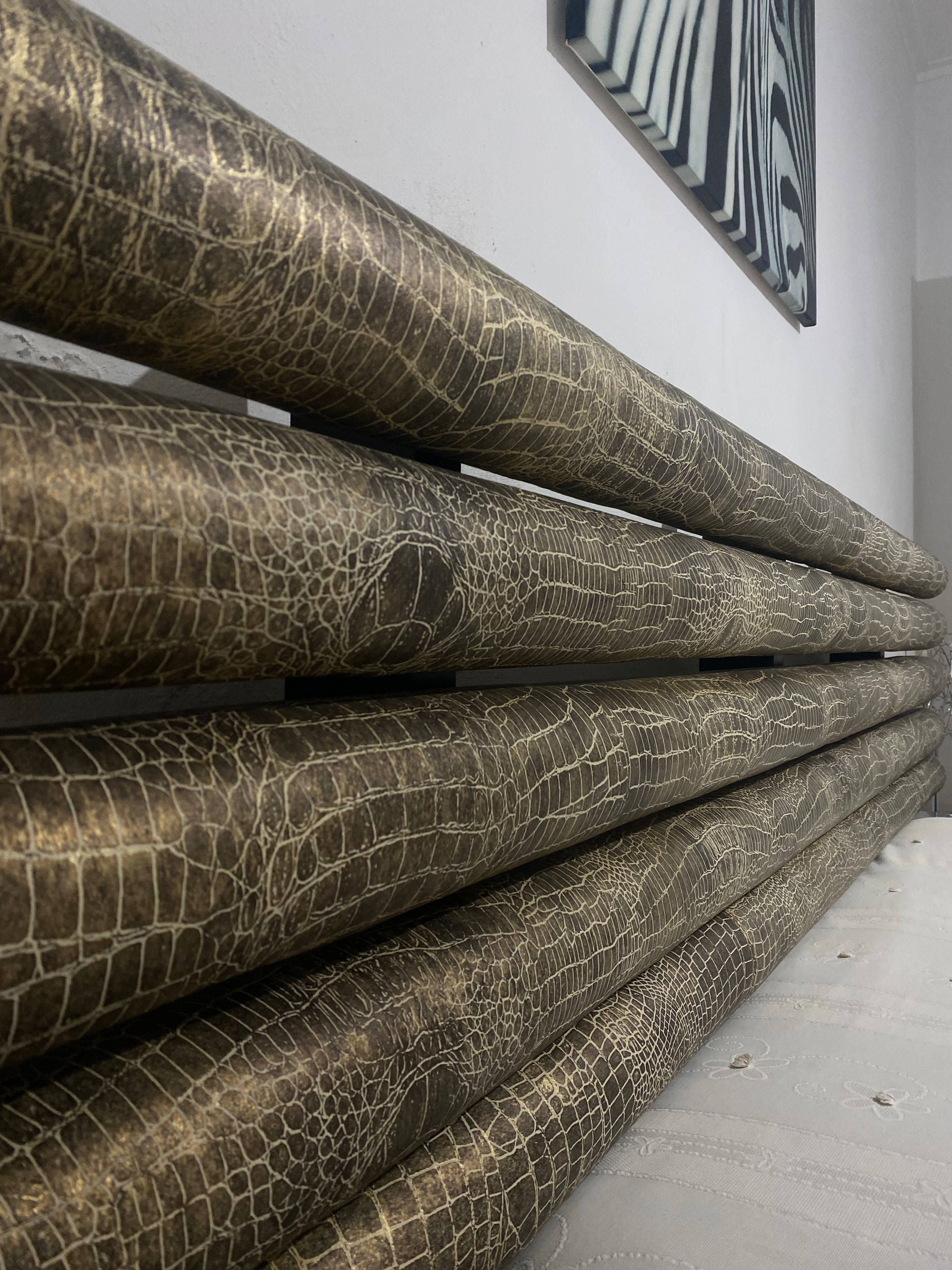 Cama King Size 1,90 m × 2,00 m + 2 mesinhas de cabeceira