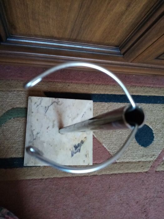 Marmurowa podstawka do kolekcjonerskiej lalki. wys. 48cm.