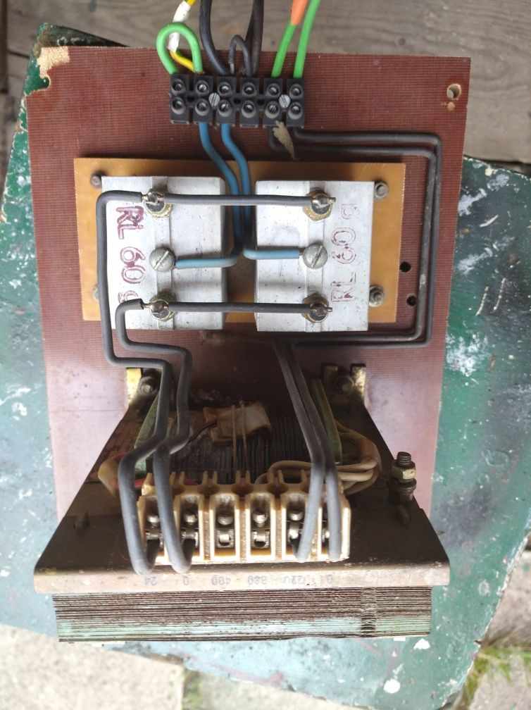 Ogrzewanie dewasto 12v zasilane z 230v lub akumulatora.