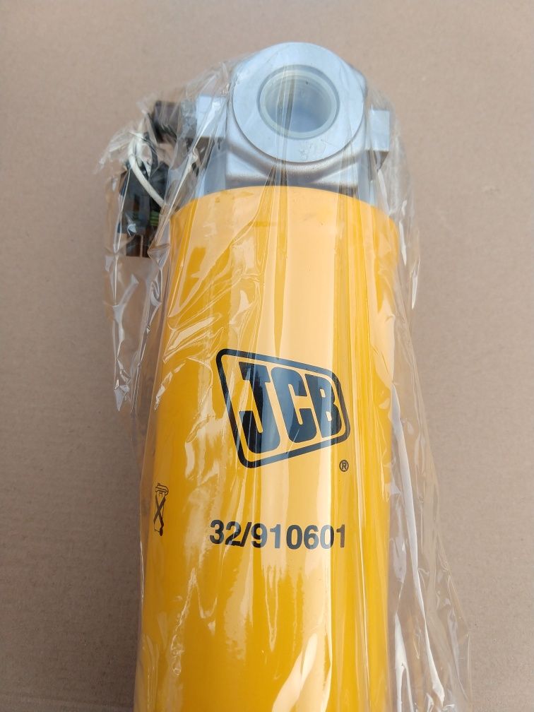 Filtr hydrauliczny z podstawą ładowarki JCB ze skrzynią automatyczną