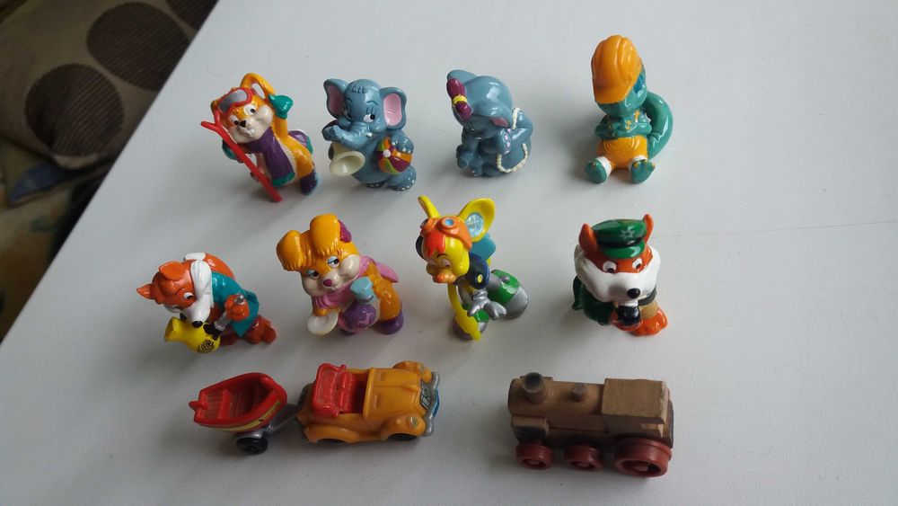 Іграшки фігурки Kinder