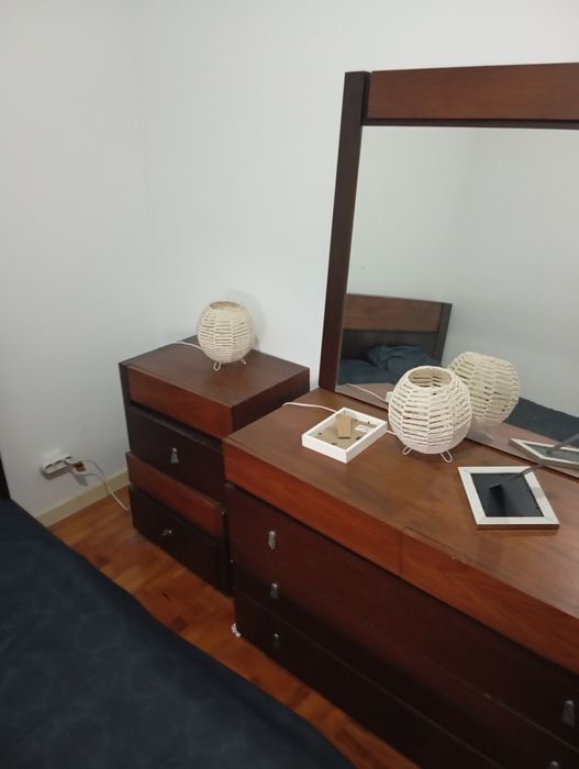 Mobília de quarto casal, madeira maciça