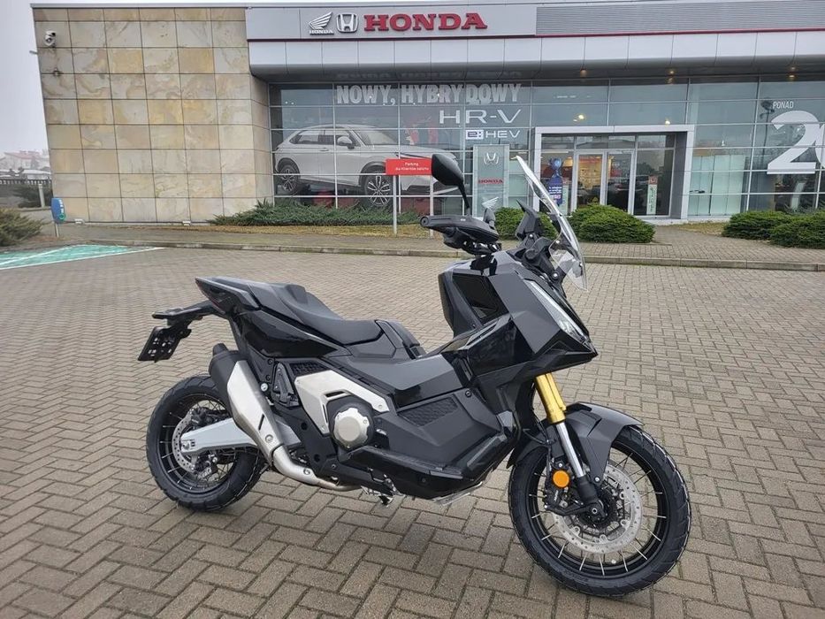 Honda X-ADV Honda X-Adv model 2025, na salonie