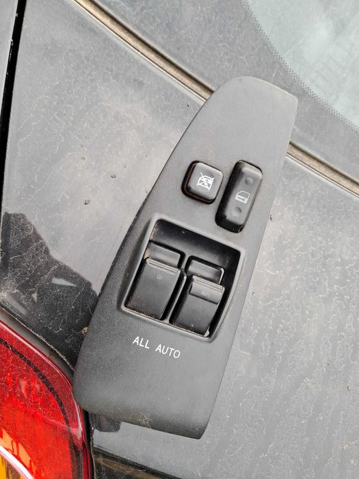 Правий водійський блок управління склопідйомниками Тойота Авенсіс т25