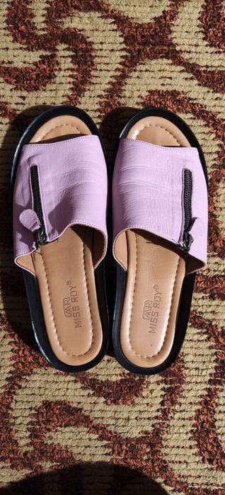 Шльопанці шкіряні