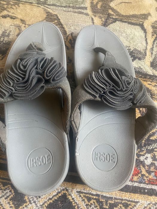 Жіночі сірі шльопанці Toning на низькому ходу