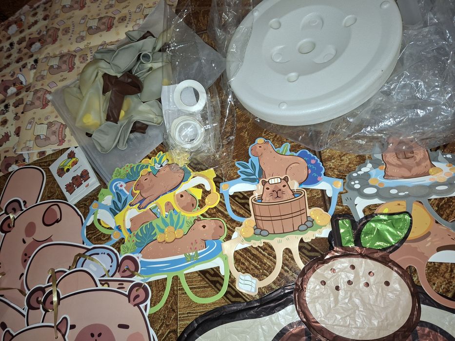 Праздничная атрибутика капибара