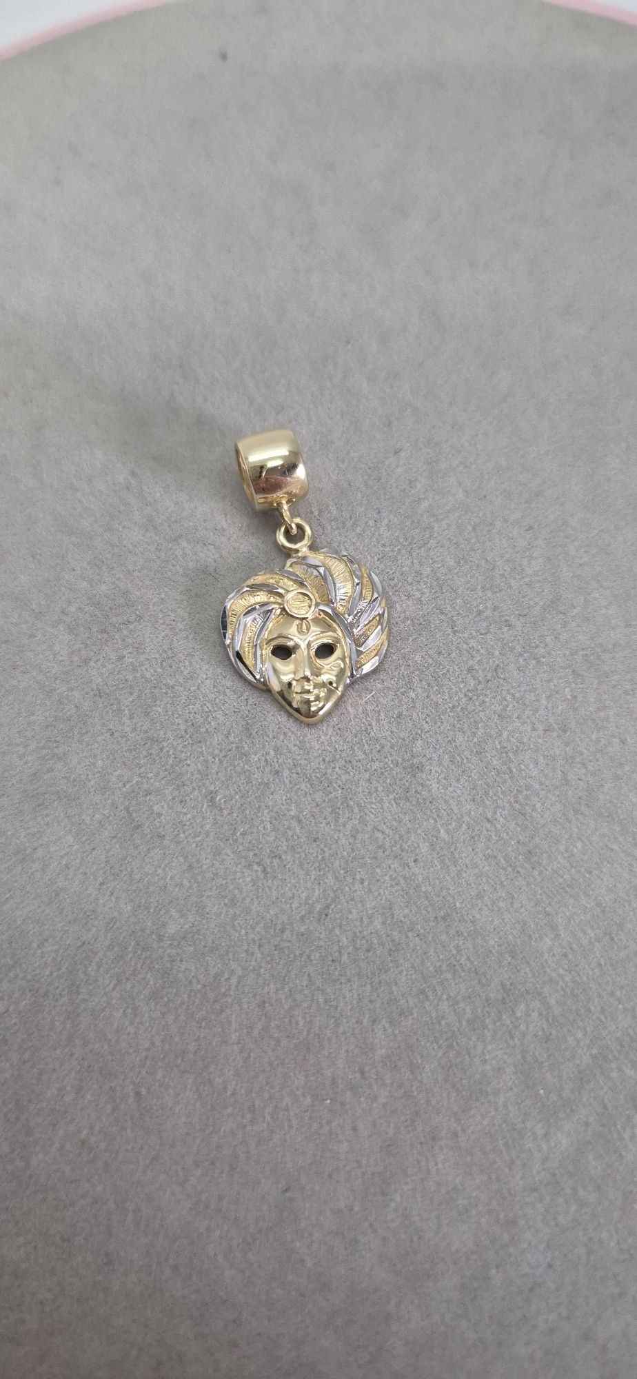 Złoty charms do bransoletki typu Pandora, wisząca maska ,585