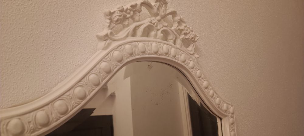BAIXA DE PREÇO - Espelho vintage com moldura trabalhada restaurada