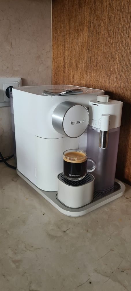 Máquina Nespresso Gran Lattissima DeLonghi