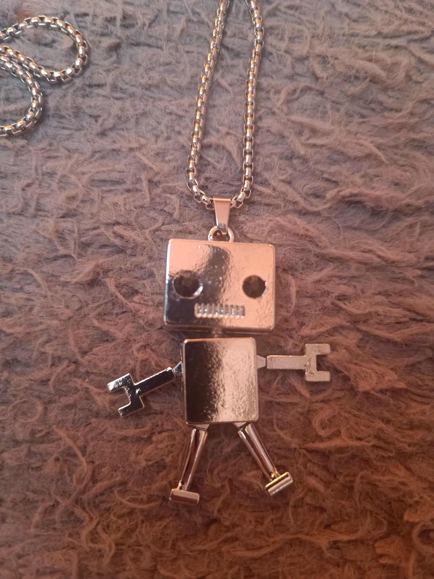 Colar de robot metal