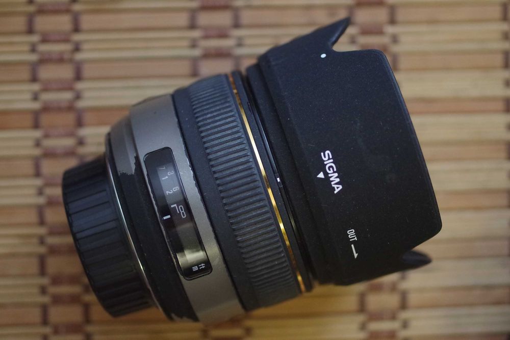 Объектив Sigma EX 30mm 1.4 DC HSM для Nikon + бленда, крышки