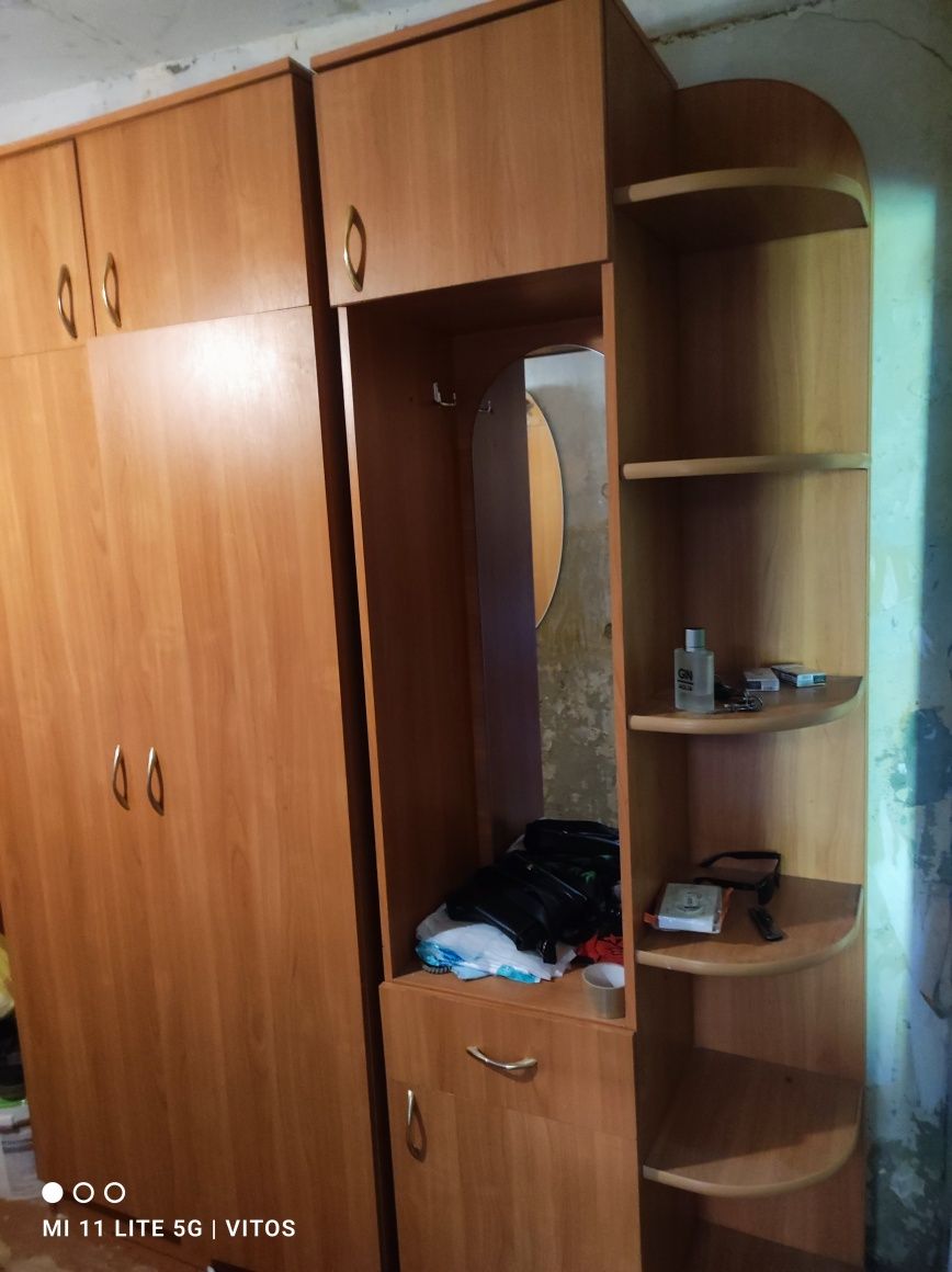 Продається прихожа