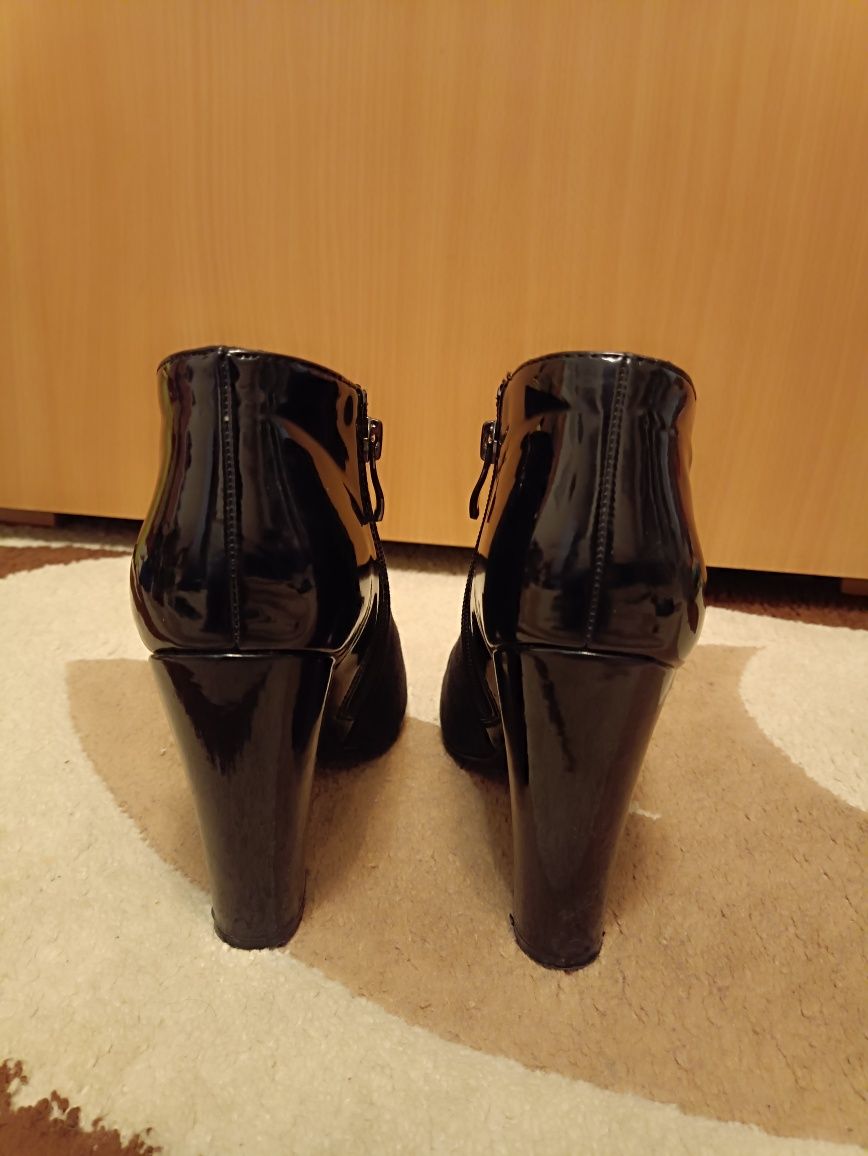 Ботинки Деми 38 размер, фирмы Bata