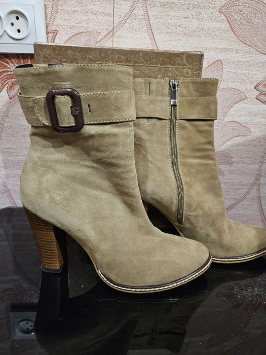 Сапожки бежевого цвета