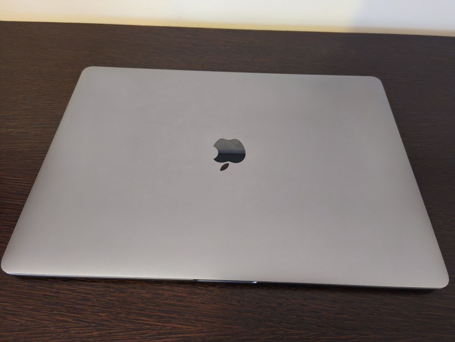 MacBook Pro 15 I7 16GB RAM 256 SSD - Excelente estado