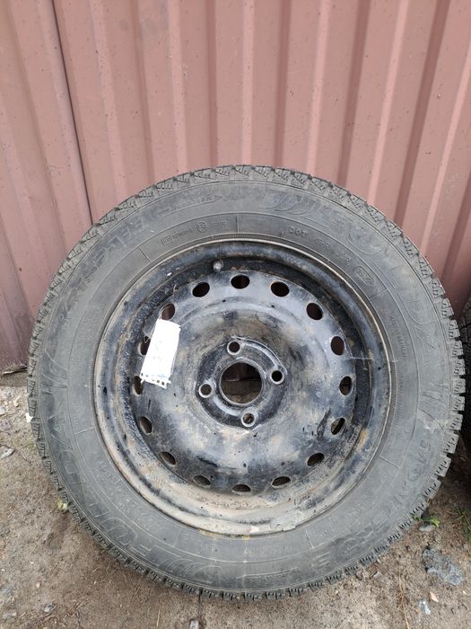 Зимові шини і диски  175/70 r14 + ковпаки