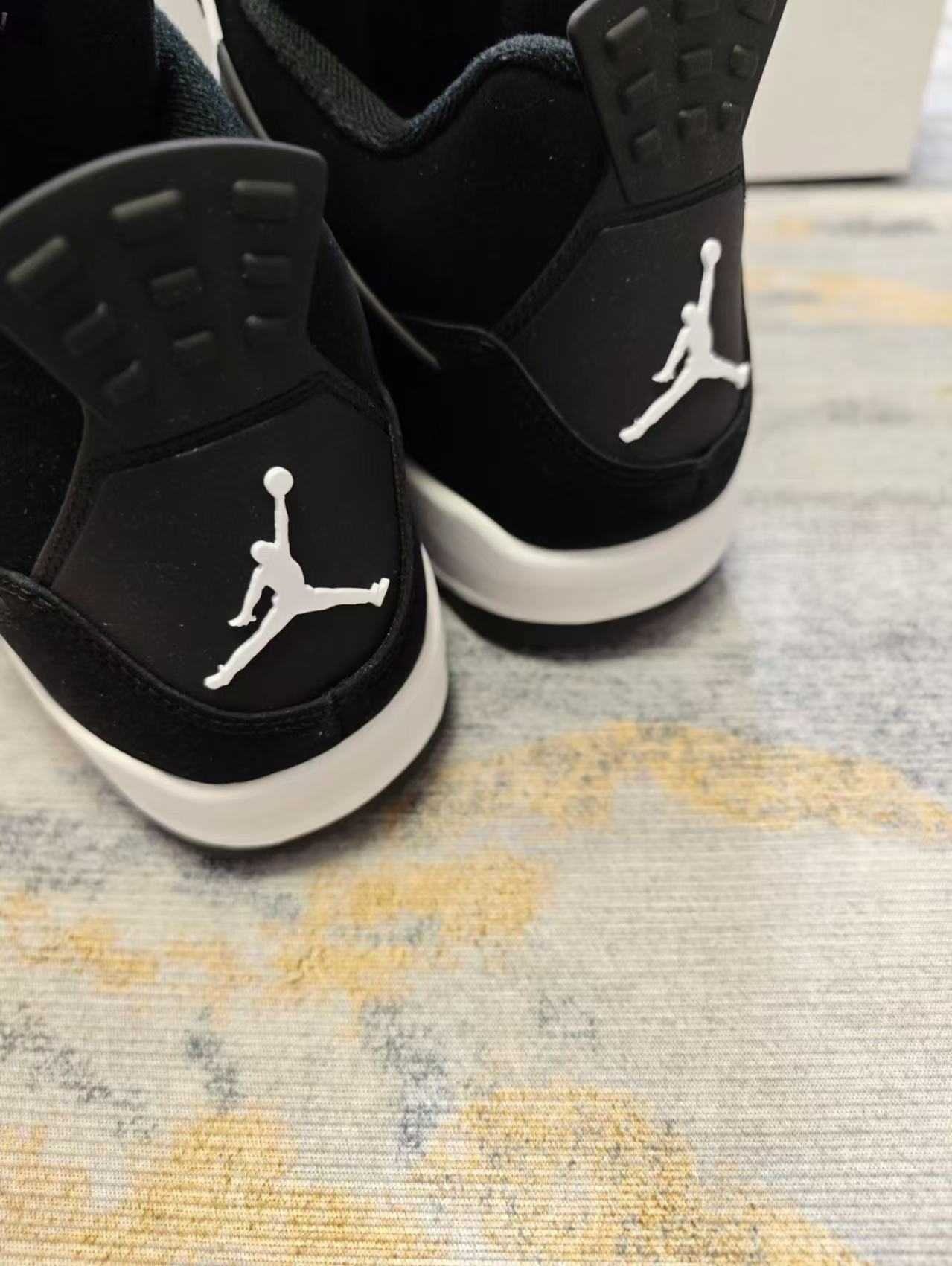 Buty JordanAirJordan4Retro White Thunder sportowe rozmiar. 45