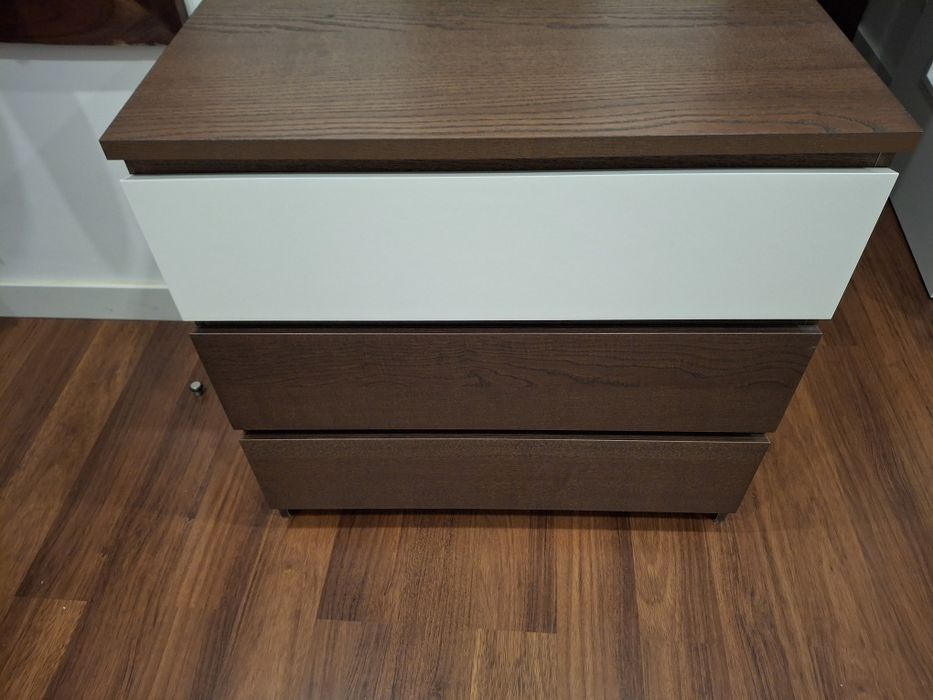 2 Comodas Malm castanha e branca