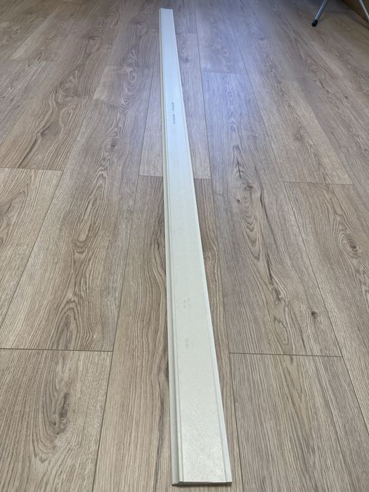 Новий Плінтус білий для підлоги