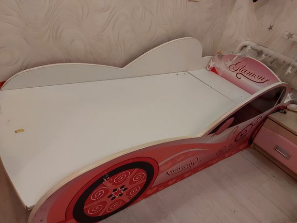 Ліжко-машинка для дівчинки