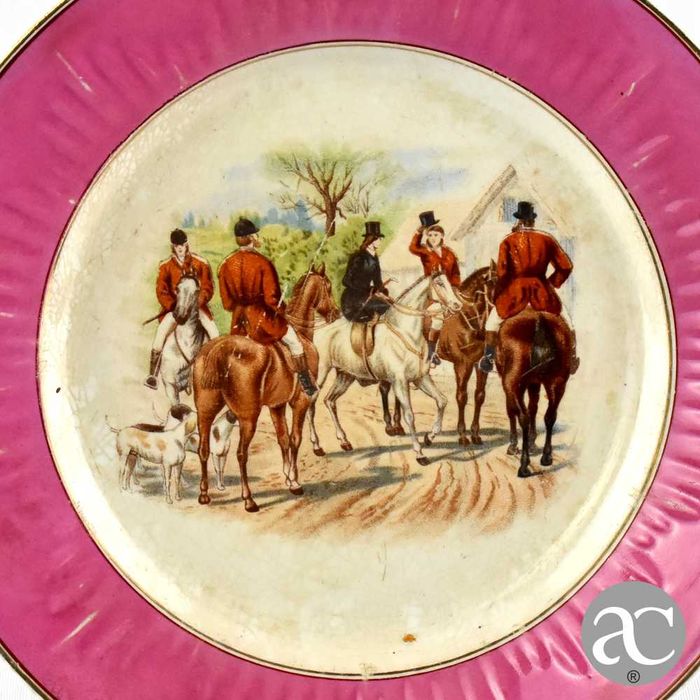 Raro Prato em Faiança de Sacavém, (1894 a 1909), cavaleiros e cavalos