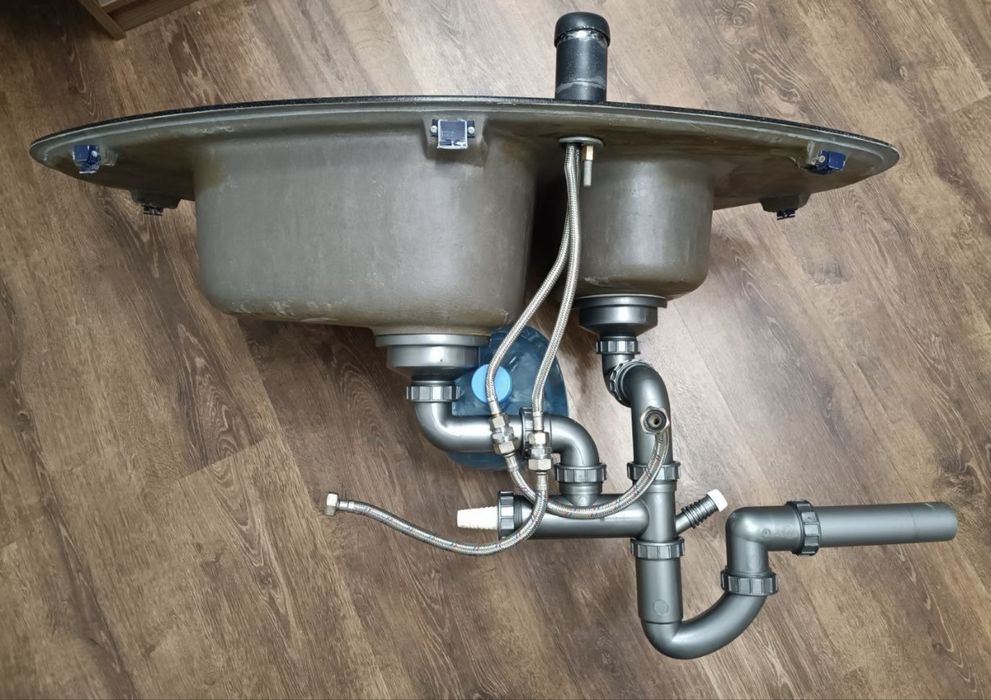Кухонна мийка в чудовому стані
