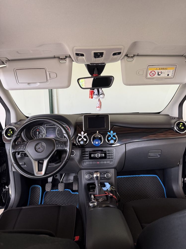 Mercedes-Benz B180