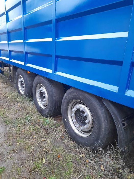 Напівпричіп зерновоз.