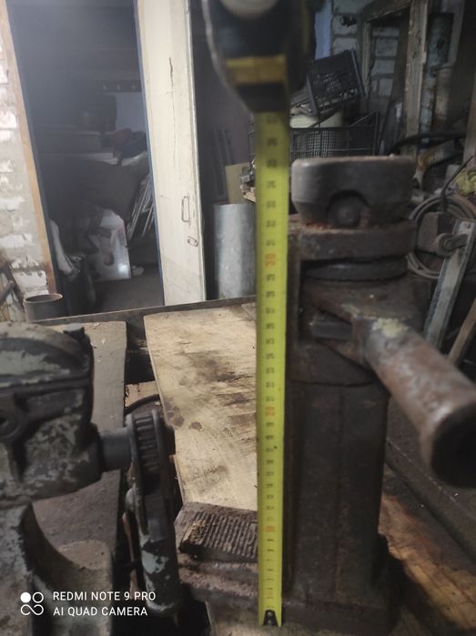 Продам домкраты большие