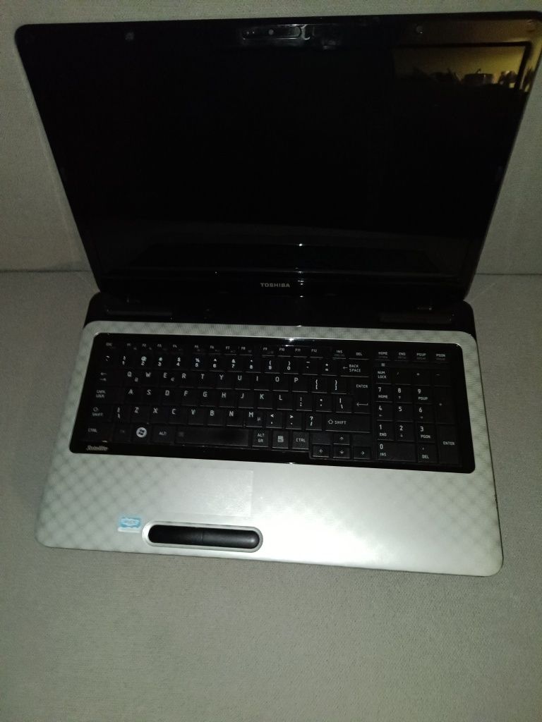 Laptop Toshiba Satellite L775D