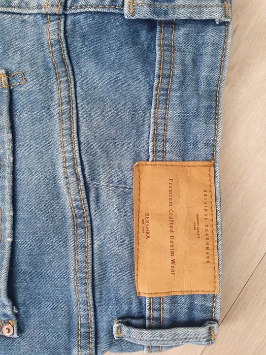 Męskie jeansy Bershka rozm. 40
