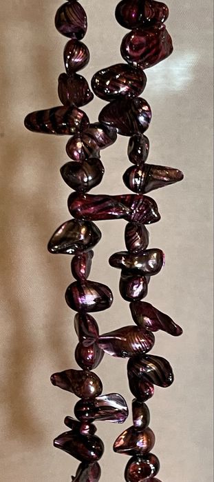 Намистини з натуральних перлів у стилі бароко