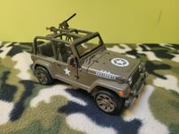 Metalowy zabawkowy jeep wojskowy