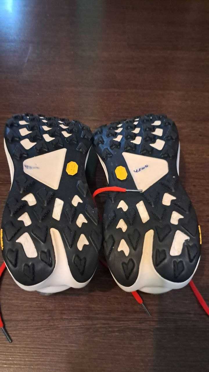 кросівки Hoka Tecton X 3.  Р 46   29.5 см