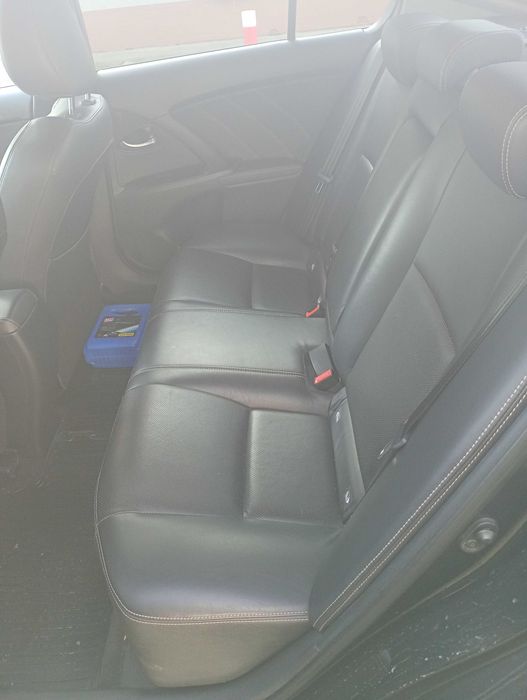 Toyota Avensis salon polska wersja prestige