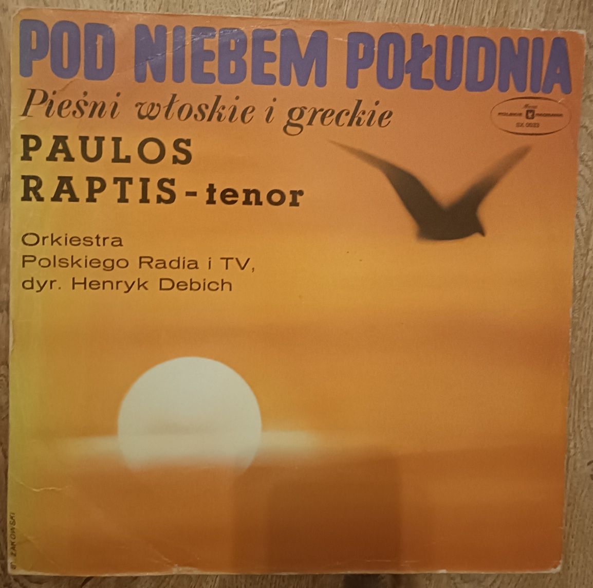 Pod niebem południa pieśni włoskie i greckie wykonuje Paulos Raptis