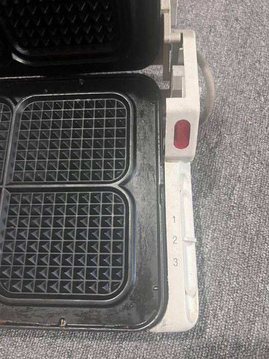 Електричний гриль або сендвічниця з Німеччини