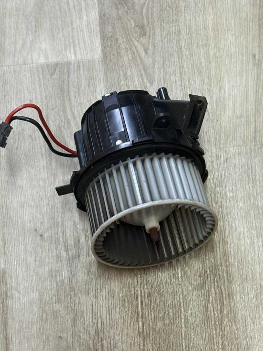 Мотор вентилятора печки пічки отопителя салона Audi Q5 A4 кю 2012-2017