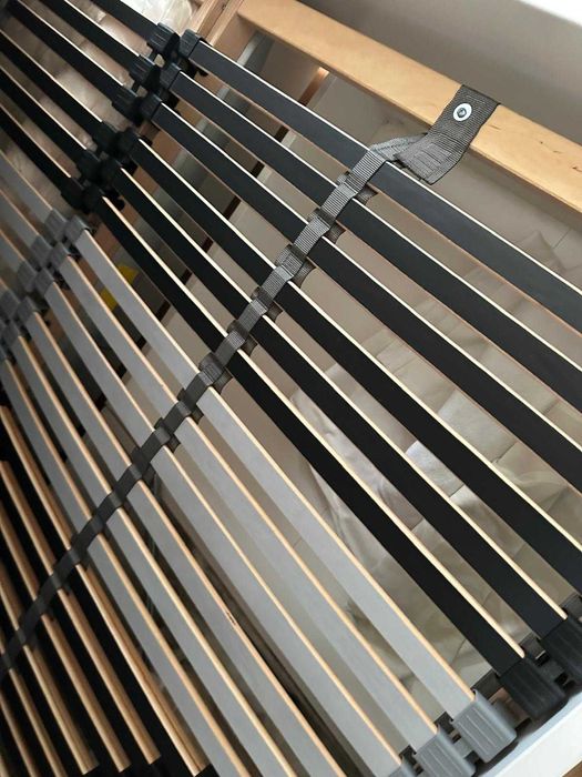 Cama de casal branca IKEA, com arrumação