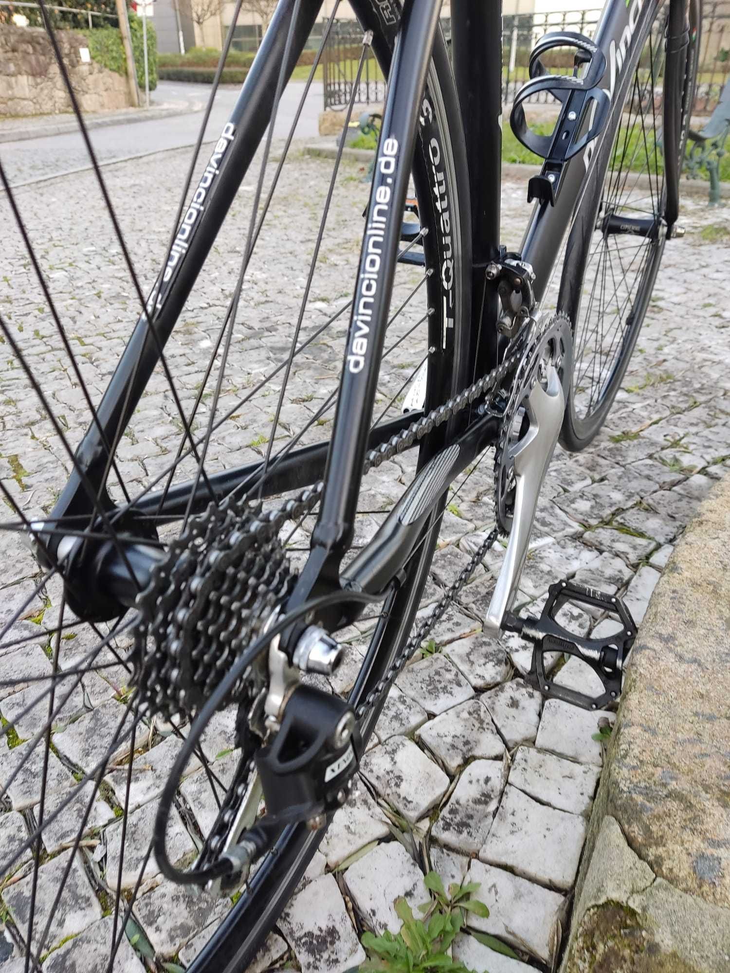 Bicicleta de estrada como nova