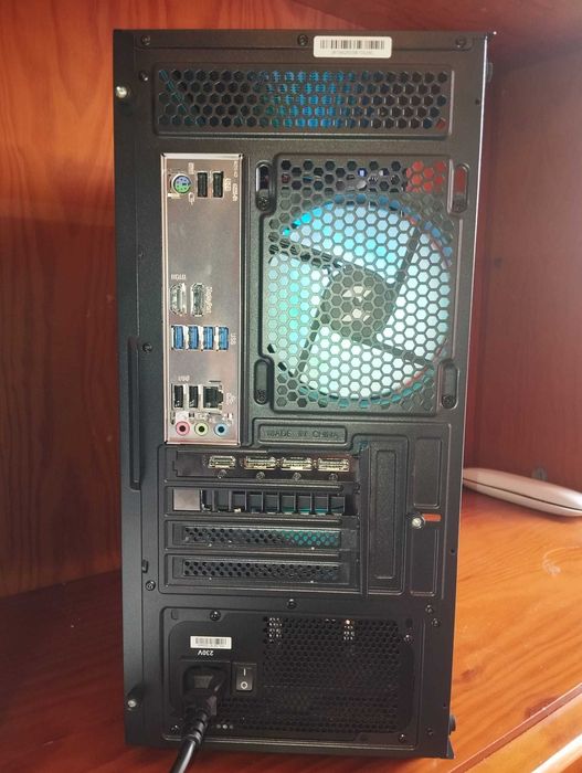 Pc Gamer Ryzen 7 5800X, RTX 5060, 32 GB DDR4 RGB