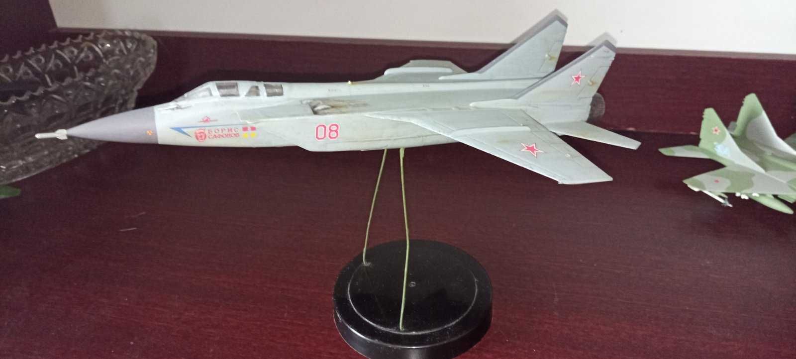 Модель самолета Миг-31 1:72 Модель самолета Миг-31 1:72