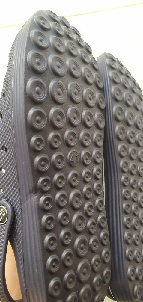 Klapki laczki 41 krokodylki a'la crocs granatowe z dziurkami na codzie
