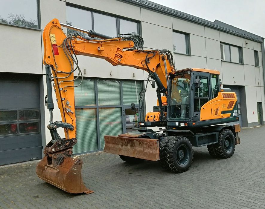 Hyundai HW140  Jak Nowa* 4255mth * 17t * 3x osprzęt *cent. smar*35-40km/h *super stan