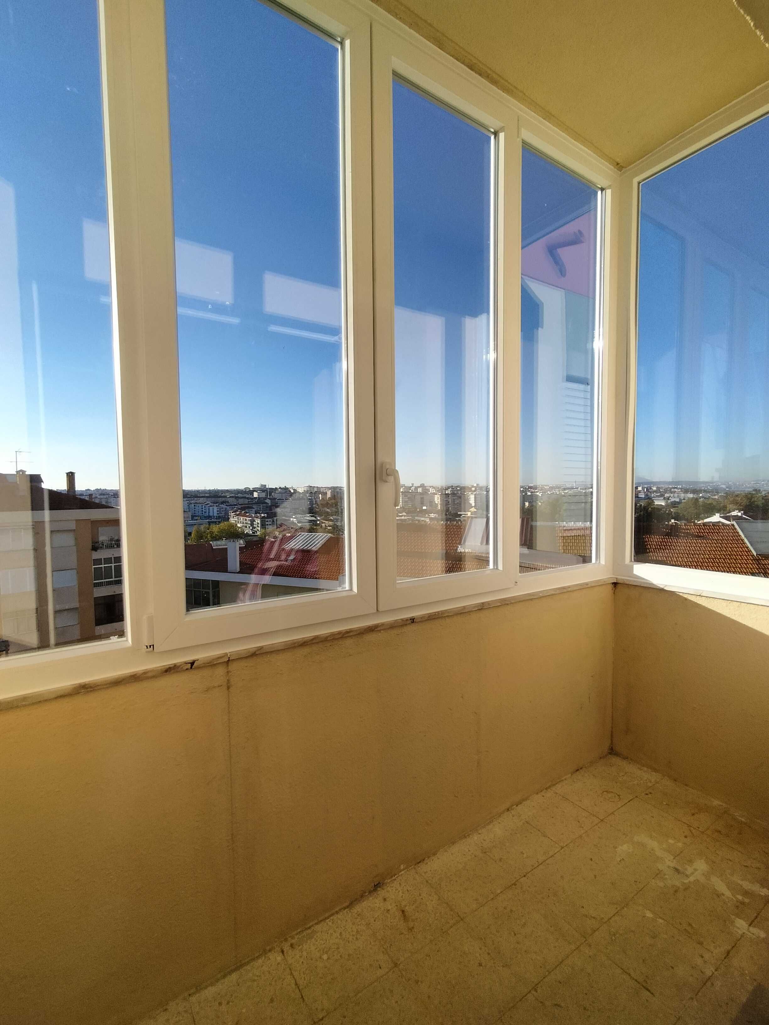 Janelas e portas em PVC, estores, Marquises, portadas em alumínio