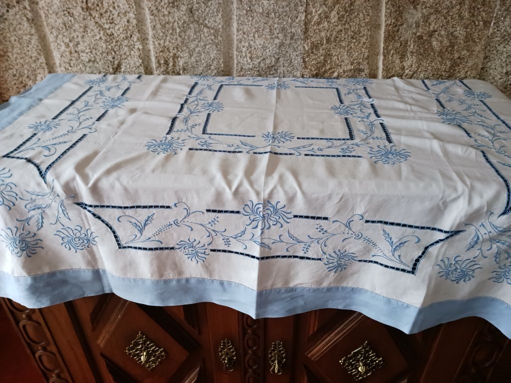 Toalha de mesa Antiquíssima em linho