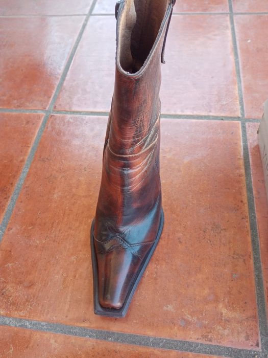 Botas em pele genuína