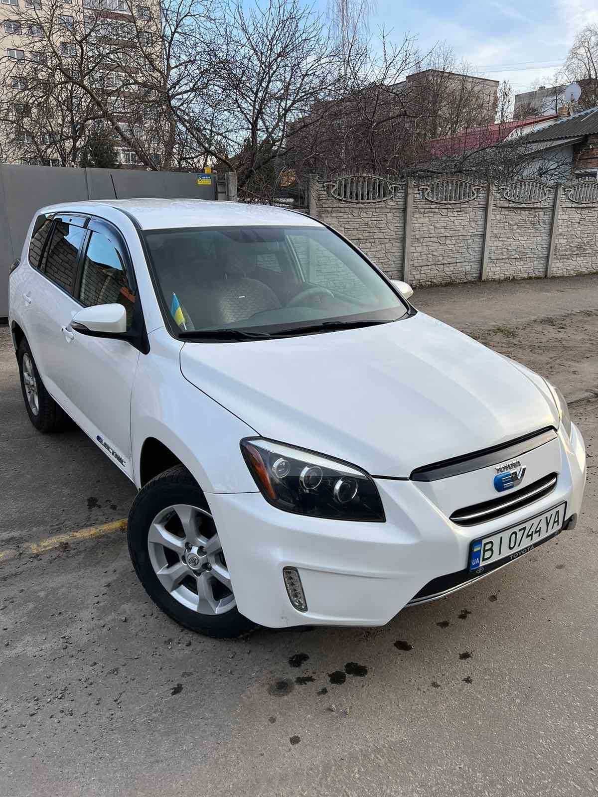 Toyota RAV4 EV 2013